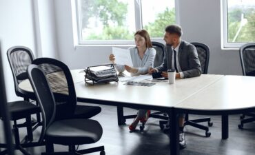 Cadeiras de Escritório Ergonômicas: Conforto e Saúde no Trabalho