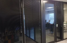 Divisória Vidro Duplo com Persiana