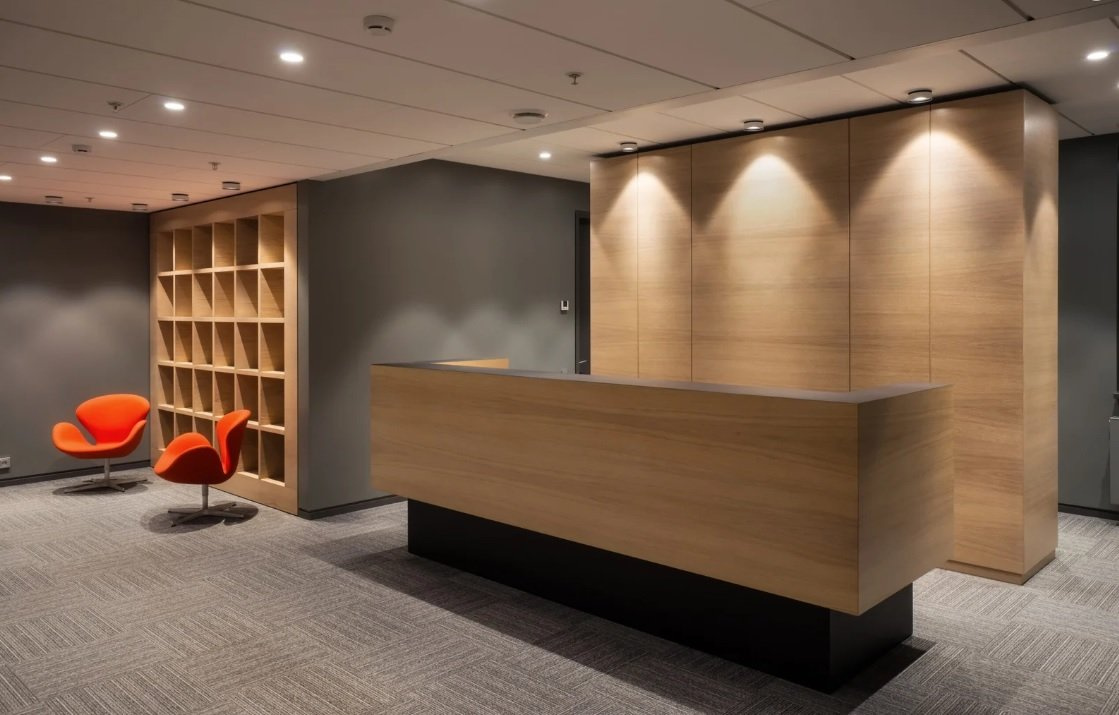 Balcão de Recepção Madeirado: Primeira Impressão com Elegância e Funcionalidade