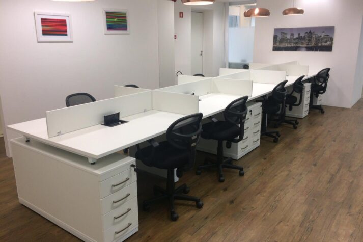 Plataforma de Trabalho com Divisórias e Gaveteiro