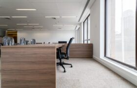 Mesa Diretor com Buffet Lateral