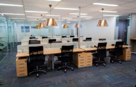 Plataforma de Trabalho com Divisórias e Gaveteiro